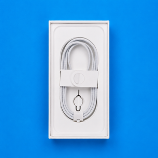 کابل اورجینال آیفون ۱۶ با جعبه